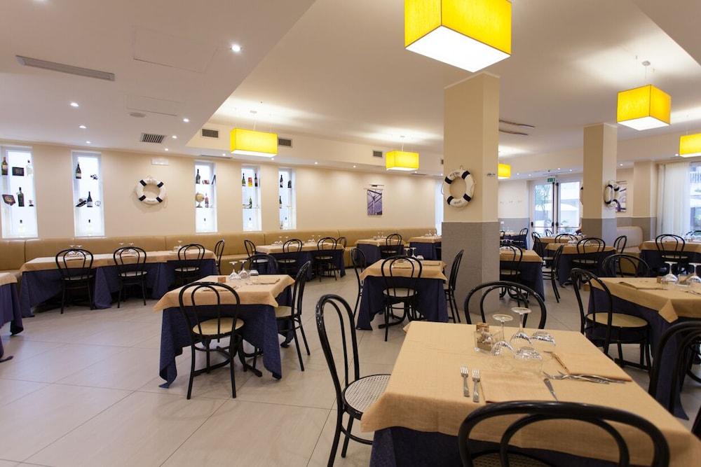 Costazzurra Museum&spa Hotel 4*